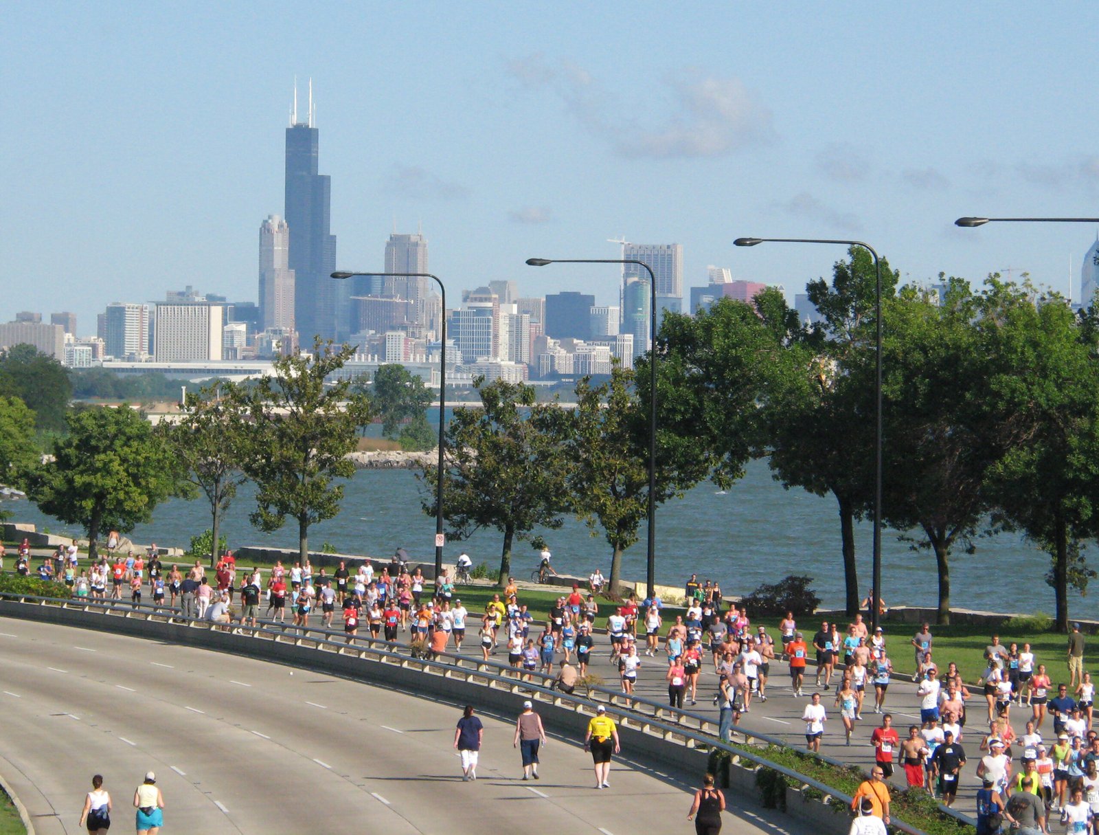 By 20070909_Chicago_Half_Marathon.JPG: en:User:TonyTheTigerOriginal uploader was TonyTheTiger at en.wikipediaderivative work: — raeky (talk | edits) - 20070909_Chicago_Half_Marathon.JPG, CC BY-SA 3.0, https://commons.wikimedia.org/w/index.php?curid=11003766